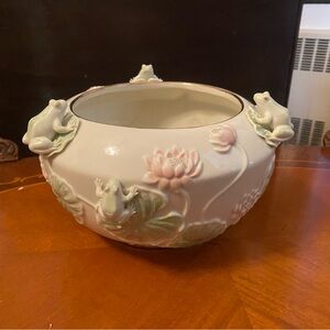 Elegant Ceramic Frog Bowl - Cream and Green